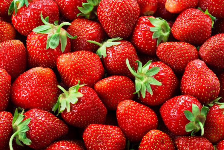  Сложете ги на студено <br> Ако не планирате да консумирате ягодите незабавно, сложете ги в хладилника или даже във фризера. Така сигурно ще се запазят свежи за по-дълго време. 