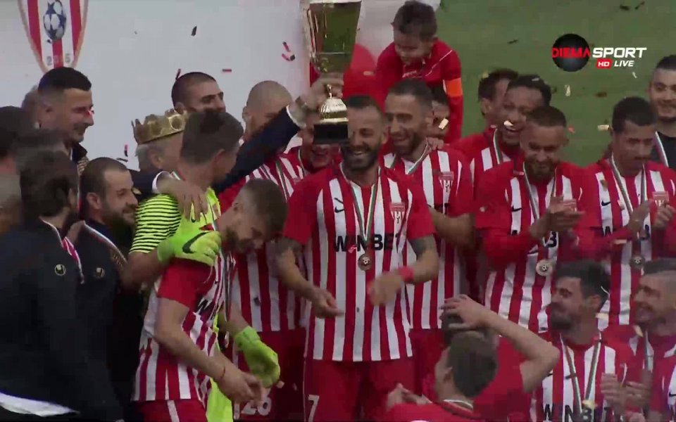 Отборът на Царско село получи купата за шампион във Втора