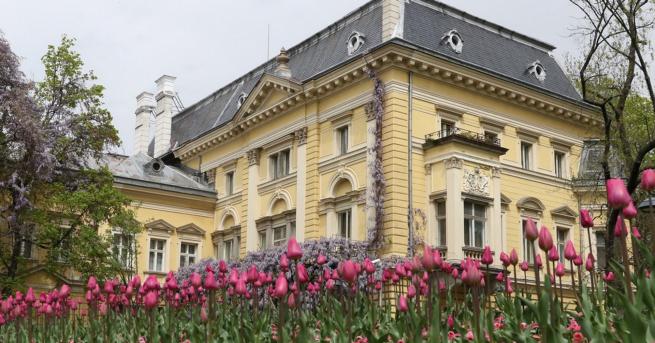 Любопитно Царският дворец - една от перлите на София (СНИМКИ)