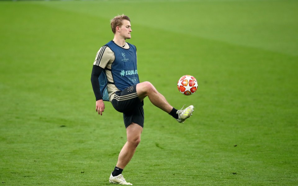 Преговорите на Барселона за подписа на защитника на Аякс Матайс