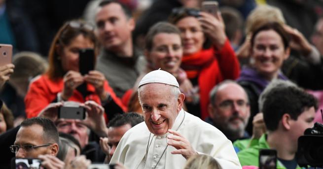 Технологии Папата призова да се внимава с изкуствения интелект Неправилното