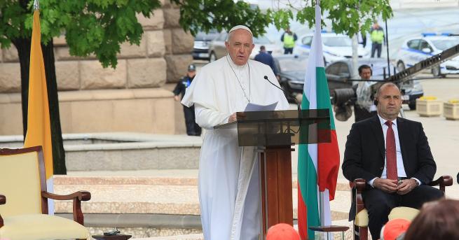 България Папата: Бог да благослови България. Вижте посланието му Папата