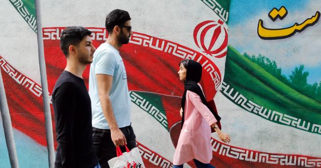 Свят Иран частично се оттегля от ядрената сделка Върховният съвет