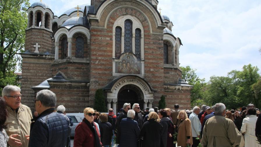  Близки и другари си взеха последно довиждане с Радослав Янкулов 