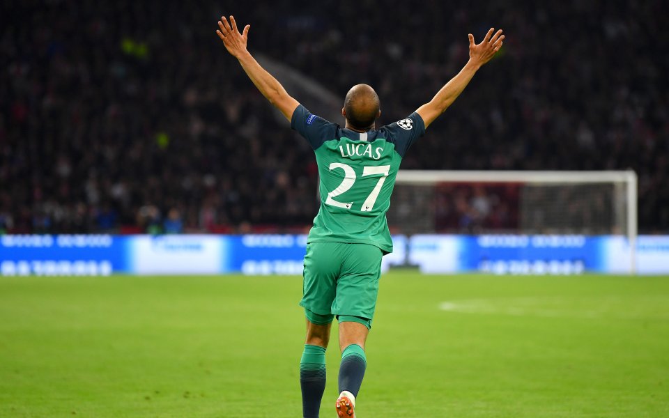 Фен на Тотнъм напусна преждевременно стадион "Йохан Кройф Арена" и