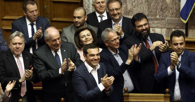 Свят Правителството на Ципрас оцеля при вот на доверие Вотът