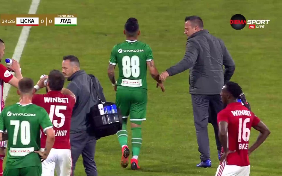 В 35-ата минута на двубоя между ЦСКА и Лудогорец бразилецът