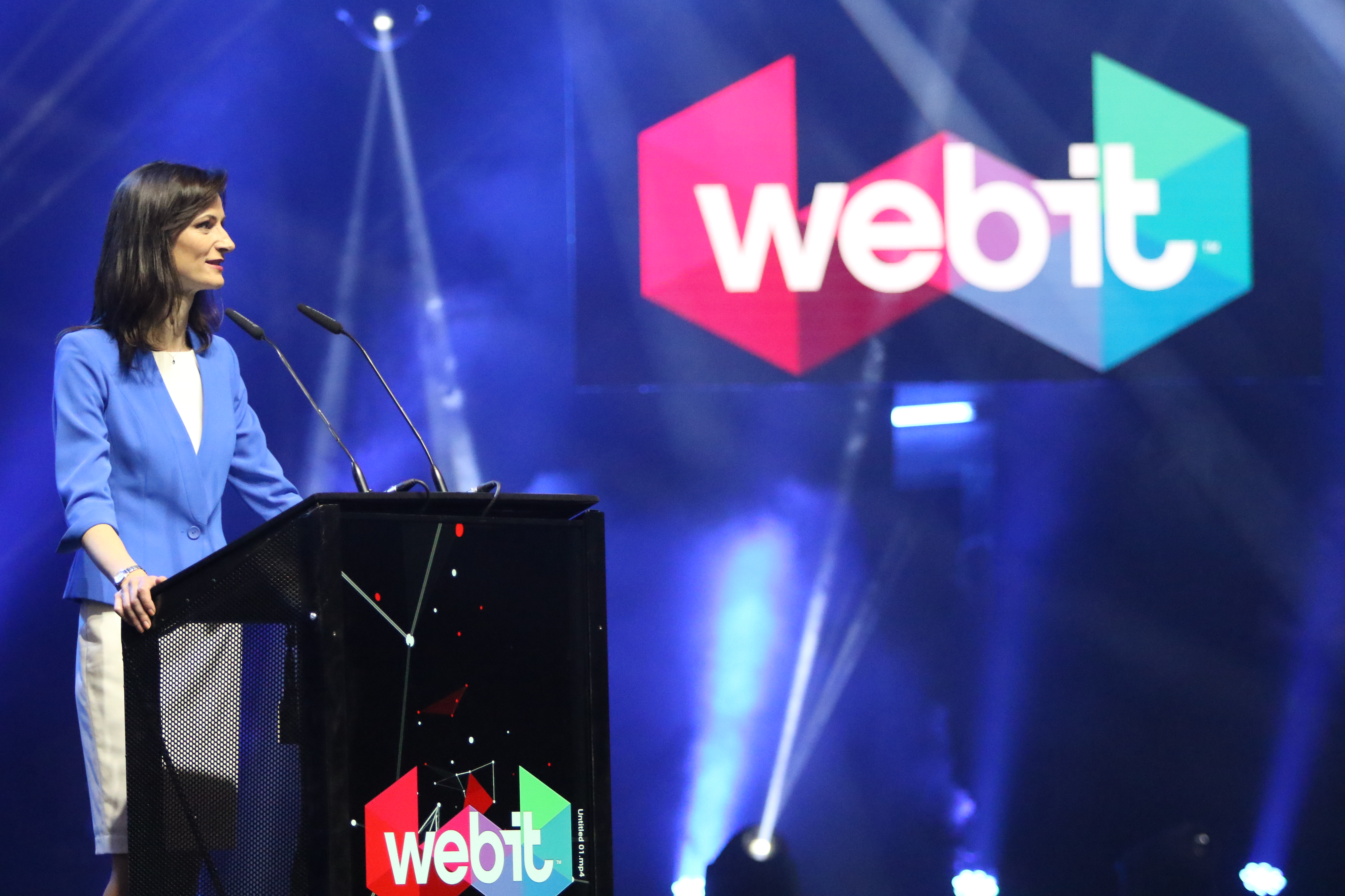 В официалното откриване на Webit. Festival взеха участие президентът на България Румен Радев, кметът на София Йорданка Фандъкова и еврокомисарят по цифрова икономика и общество Мария Габриел.