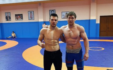 Олимпийският шампион от Рио 2016 Артур Алексанян помага на Кирил