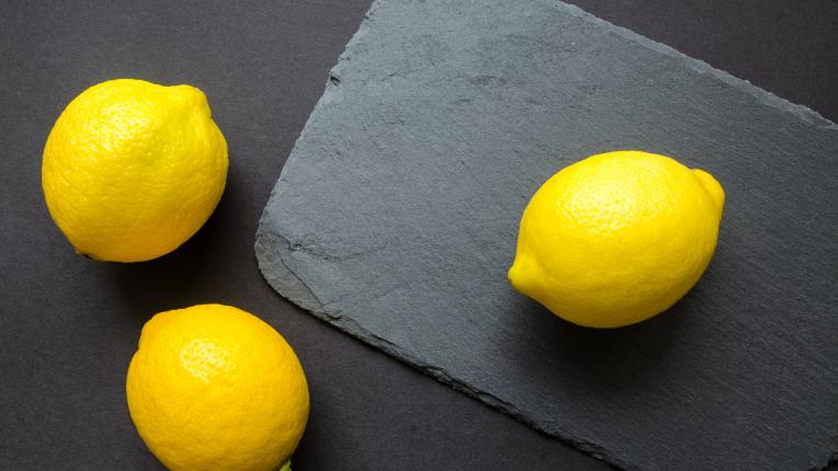  Ползите от това да стартирате деня с вода с лимон 
