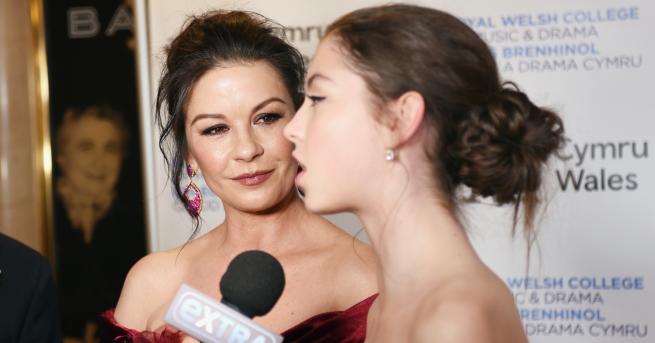 Любопитно Прелест Дъщерята на Катрин Зита Джоунс и Майкъл Дъглас 16 годишната