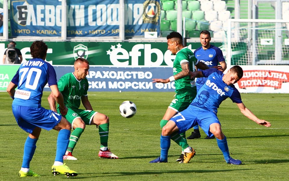 Феновете на Левски все още могат да купуват билети за