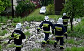  <p>Торнадо в Полша удари повече от 100 сгради</p> 