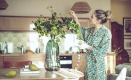  <p><strong>Една причина</strong> за какво би трябвало <strong>да имате свежи цветя</strong> в дома&nbsp;</p> 