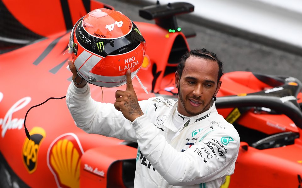 Пилотът на Мерцедес Люис Хамилтън заяви, че все още е