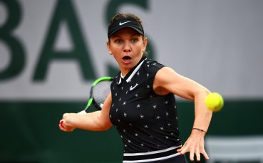 Шампионската от 2018 а Симона Халеп започна с победа в три