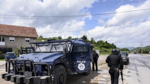  <p>Учител и служител на реда 2 години изнасилвали ученичка в Косово</p> 