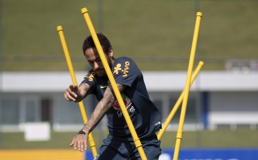 Полицията връчи призовка за съда на бразилската звезда Неймар съобщи