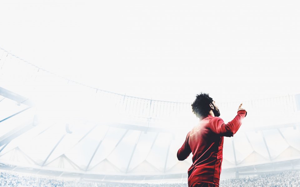 В първия ден на юни Ливърпул се окичи с 6-ото