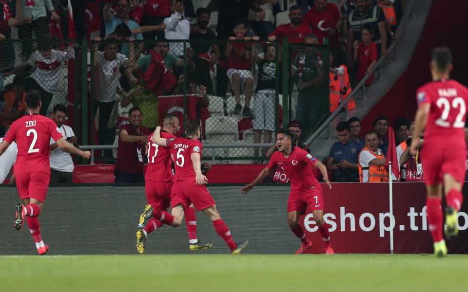 Турция постигна изненадваща победа с 2:0 срещу световния шампион Франция