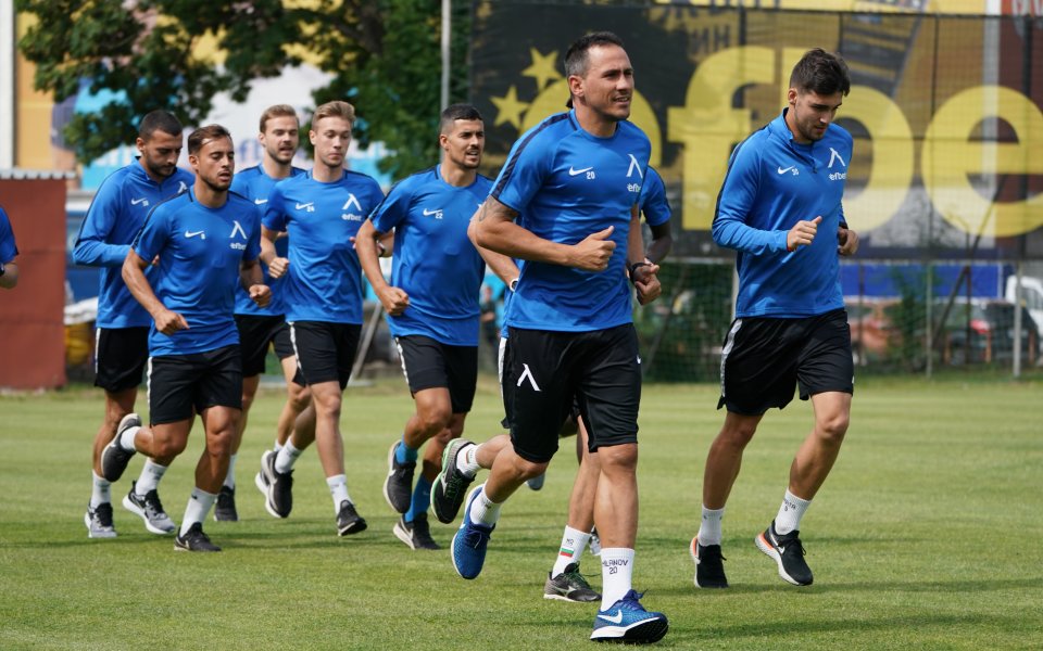 Отборът на Левски вече започна лятната си подготовка. "Сините" стартираха