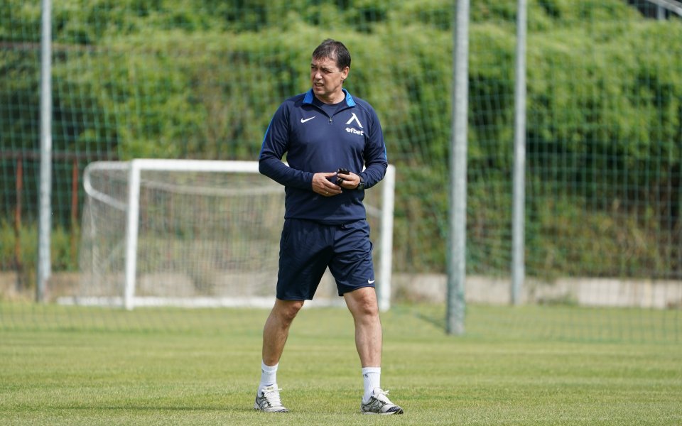 Бившият треньор на Левски - Петър Хубчев, си навлече гнева
