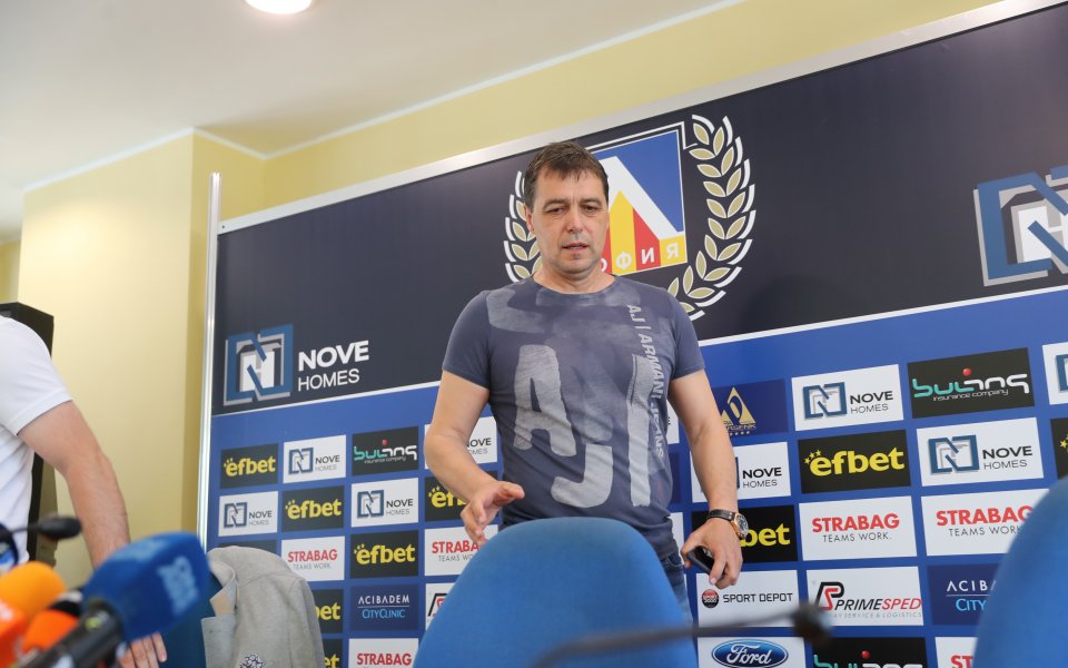 Хубчев извежда Левски в неофициалния си дебют