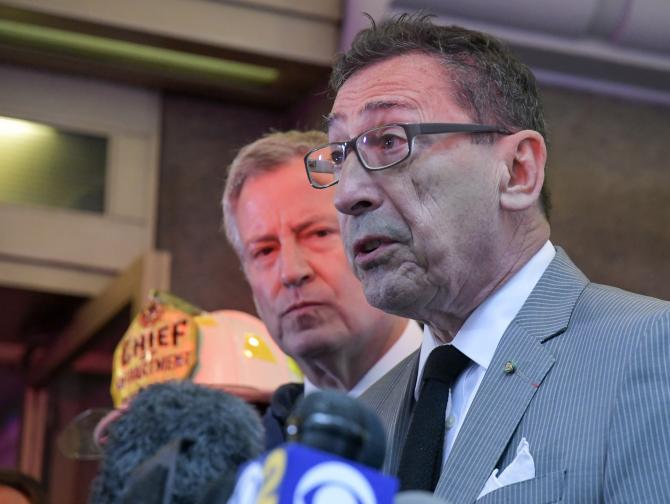  Хеликоптерът се е възпламенил, до момента в който е правел опит да се приземи върху постройката. Един човек е умрял 