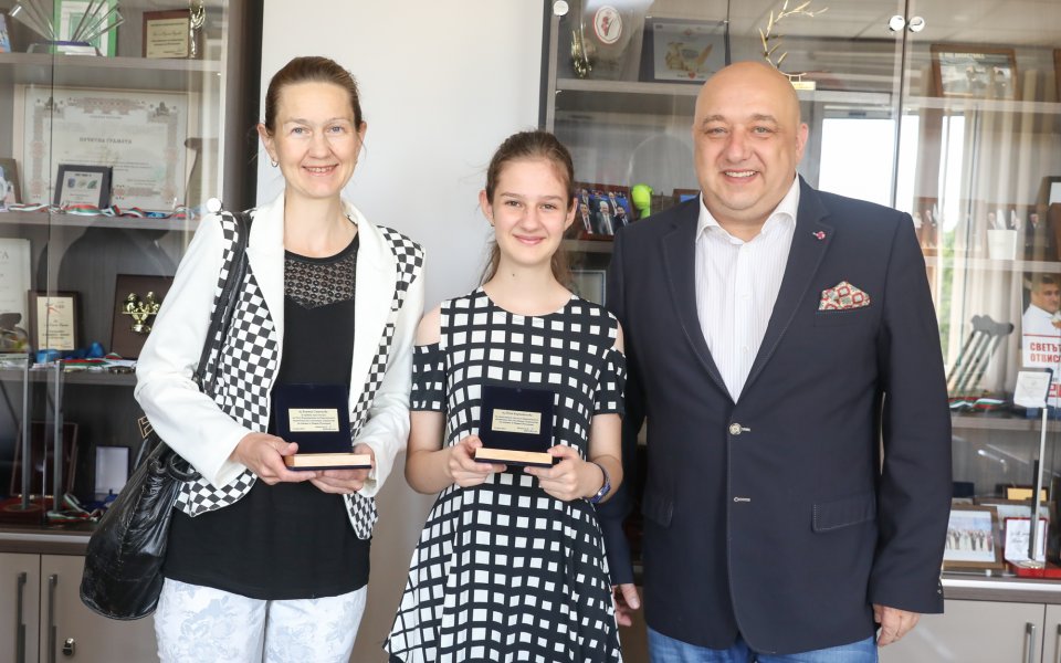 Награда от министерството за шампионката по шахмат Петя Караиванова