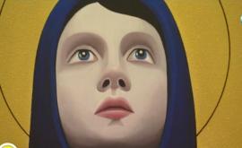  Художничка посвети галерия на жертвите на принуждение 