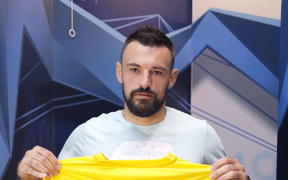 Левски подписа договор с черногорския вратар Милан Миятович. Срокът на