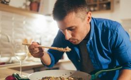  <p>Защо би трябвало да започнете да готвите единствено с <strong>дървена лъжица</strong></p> 