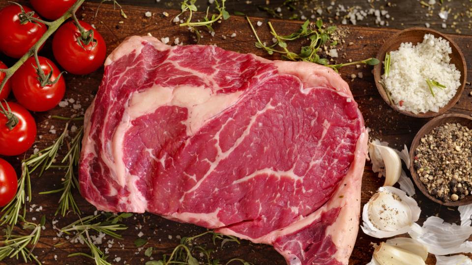 Как отказът от порция червено месо влияе на тялото ни?