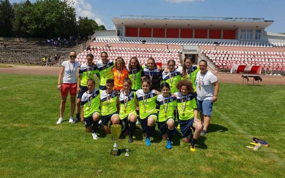 ЛП Суперспорт с титлата по футбол за девойки след драма на финала