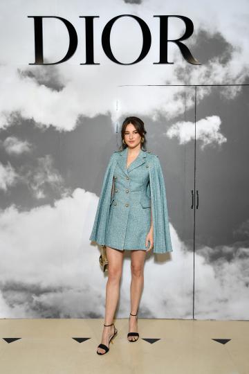 <p>Шейлийн Уудли&nbsp;на ревюто&nbsp;на Dior по време на Седмицата на модата в Париж</p>