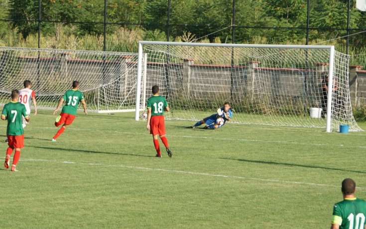 Отборът на свободните агенти загуби от Кариана