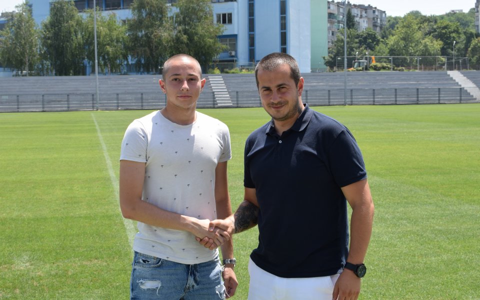 Юноша на Дунав подписа договор с клуба