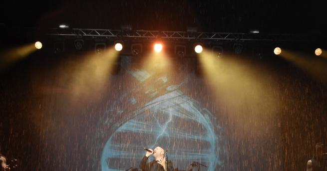 Любопитно Дъжд и гръмотевици не спряха хиляди фенове на Disturbed