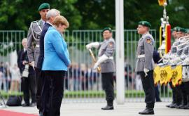  <p>Меркел отново трепери неконтролируемо: Добре съм</p> 