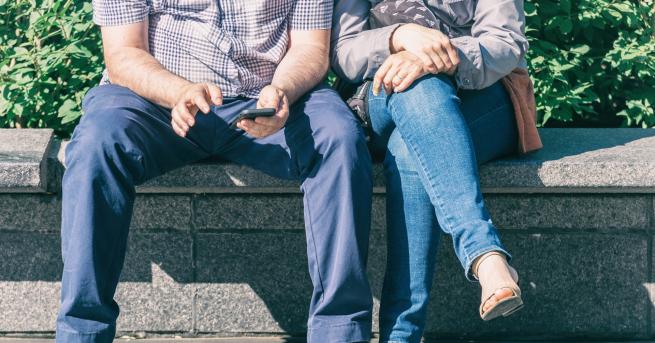 Любопитно Студентка измисли стол който пречи на мъжете да се