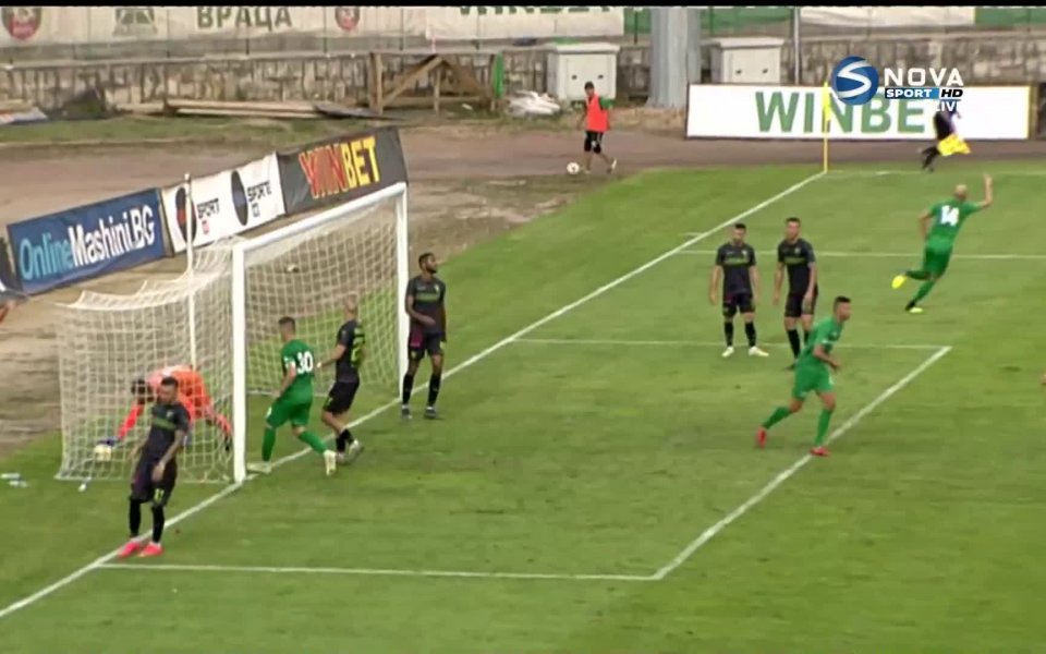 В 77-ата минута на срещата между Ботев Враца и Берое,