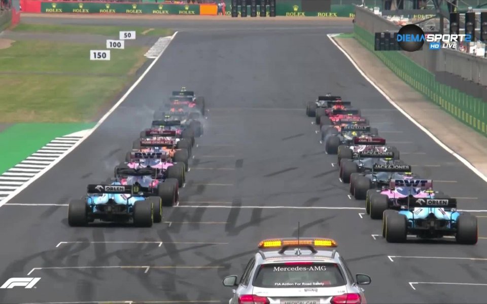 Със страхотна битка между съотборниците Валтери Ботас и Люис Хамилтън