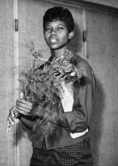 <p><b>Уилма Рудолф</b></p>

<p>Лекоатлетката Уилма Рудолф е една от най-впечатляващите спортни звезди на 20-ти век. През 1960 г. тя става първата американка, спечелила три златни медала в една-единствена олимпиада.</p>