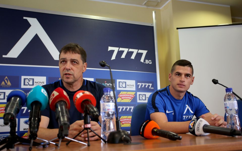 Защитникът на Левски Иван Горанов говори пред медиите преди утрешния