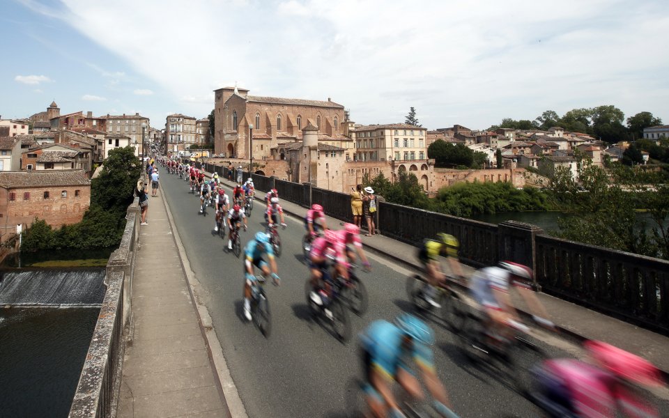 Провеждането на Тур дьо Франс е под все по-голяма заплаха