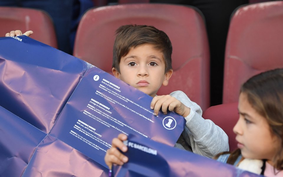 Синовете на Меси с мощна подкрепа за Барселона