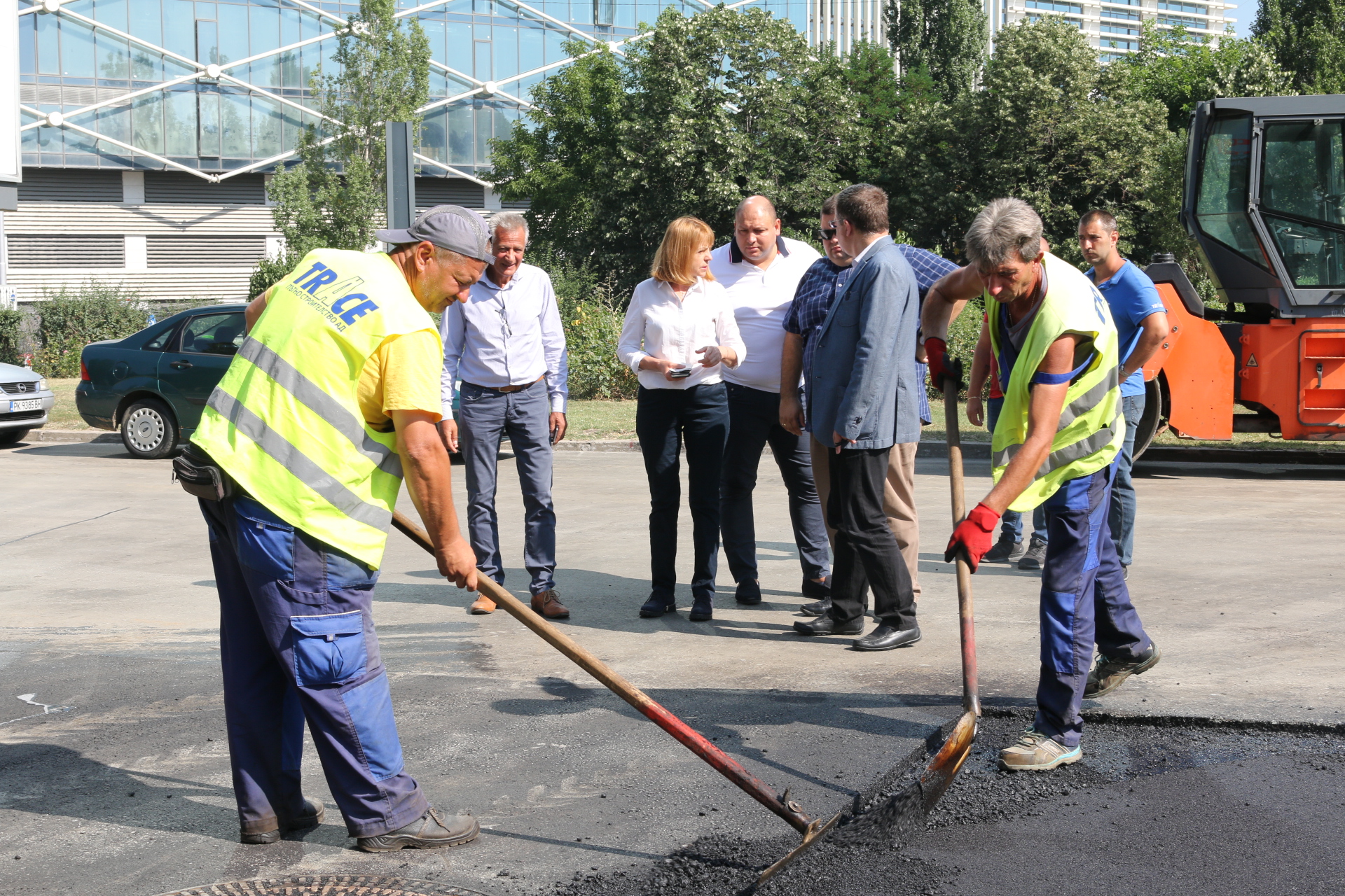 Столичният кмет, Йорданка Фандъкова, провери част от ремонта на бул. България в София