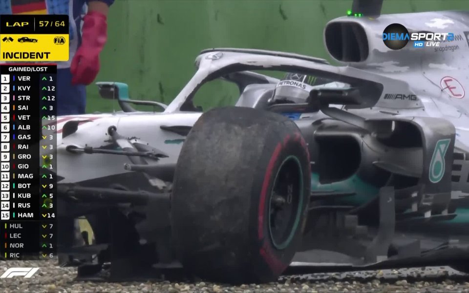 Пилотът на Мерцедес Валтери Ботас отпадна от 11-ия кръг в