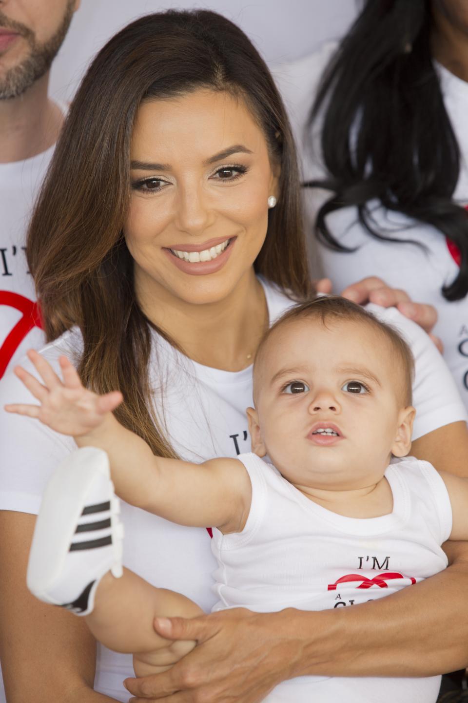  Ева Лонгория бебе Сантяго 