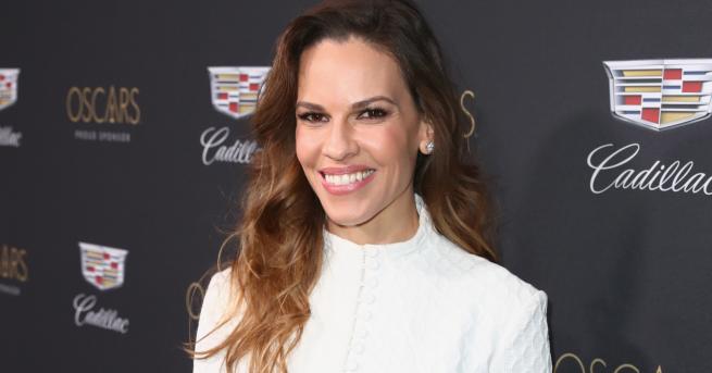 Хилари Суонк се ражда в градчето Линкълн Небраска в семейството